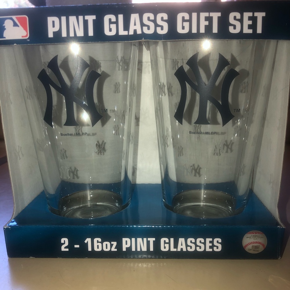 Brand New NY Yankees Pint Glasses